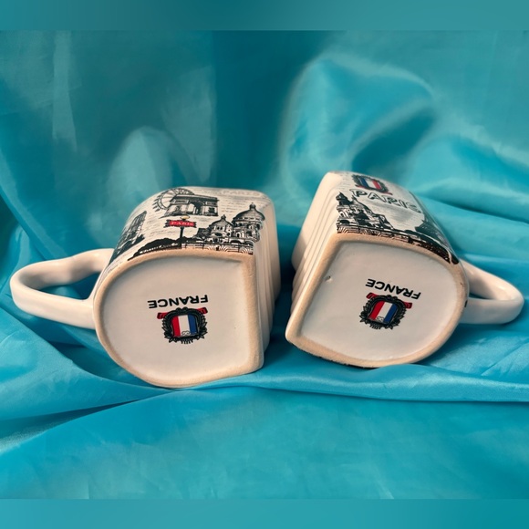 Paris Themed Heart Handle Mugs, set of 2 from France - Picture 13 of 13